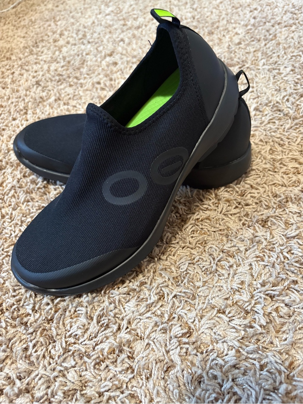 OOFOS OOmg Sport Slip On Sneaker Womens size 10